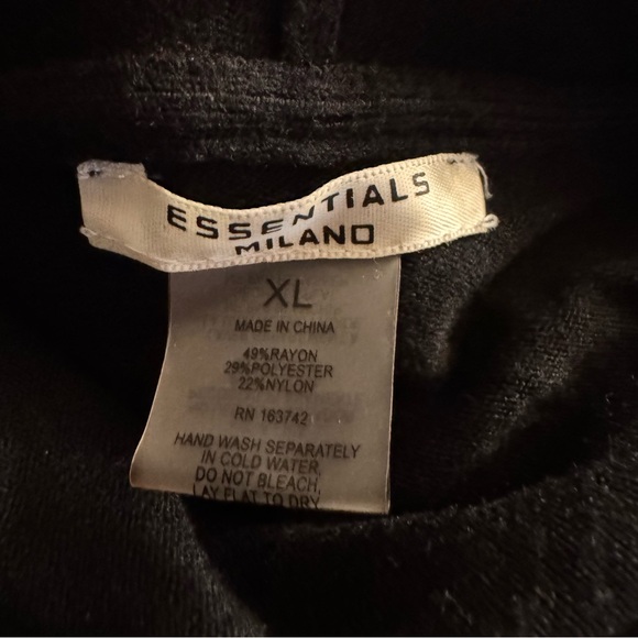 🌸 Essentials by Milano sweater - Picture 4 of 4